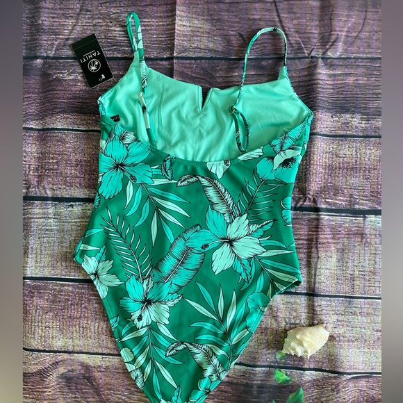 One Piece Bikini - Picture 6 of 11